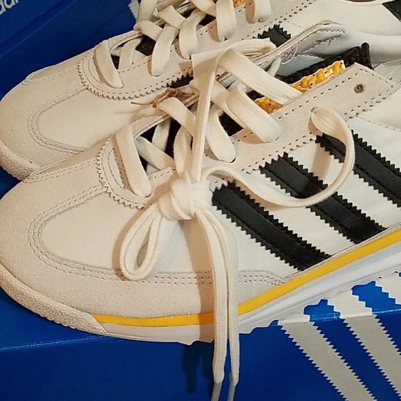 Adidas White and Black Sneakers with Yellow Accent - Picture 4 of 8